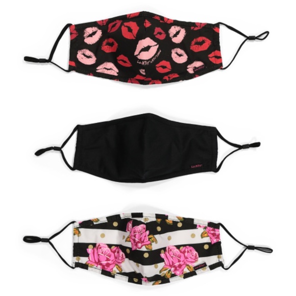Betsey Johnson Accessories - Betsey Johnson 3 Pack Mask With Storage Pouch